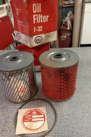2 oliefilters esso F32 Mercedes Hanomag Fabrieksprijs