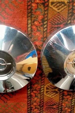 2 Opel Rekord wieldoppen Korting