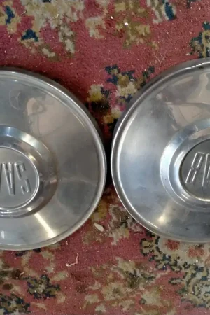 2 wieldoppen SAAB – oldtimer Lage Kosten