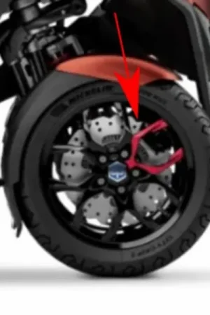 Aanbieding sticker Piaggio origineel voorwiel piaggio rood past op mp3 530 HPE 2h005176000a1